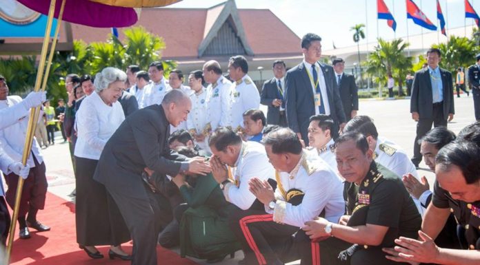 ព្រះរាជដំណើរស្ដេចយាងនិវត្តន៍ នៃព្រះករុណា សម្ដេចព្រះបរមនាថ នរោត្តម សីហមុនី ព្រះមហាក្សត្រ និងសម្ដេចព្រះមហាក្សត្រី នរោត្តម មុនិនាថ សីហនុ ព្រះវររាជមាតាជាតិខ្មែរ