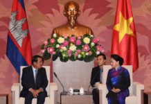 សម្តេចតេជោ ហ៊ុន សែន អញ្ជើញជួបប្រធានរដ្ឋសភាវៀតណាម