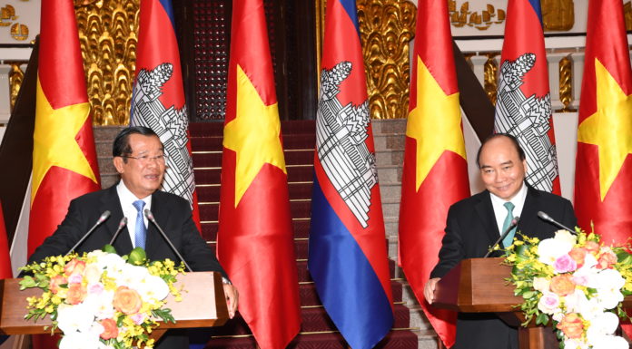 សម្ដេចតេជោ ហ៊ុន សែន ប្រាប់នាយករដ្ឋមន្ត្រីវៀតណាមថា រដ្ឋធម្មនុញ្ញរបស់កម្ពុជា មិនអនុញ្ញាតឱ្យមានមូលដ្ឋានកងទ័ពបរទេសនៅកម្ពុជានោះទេ