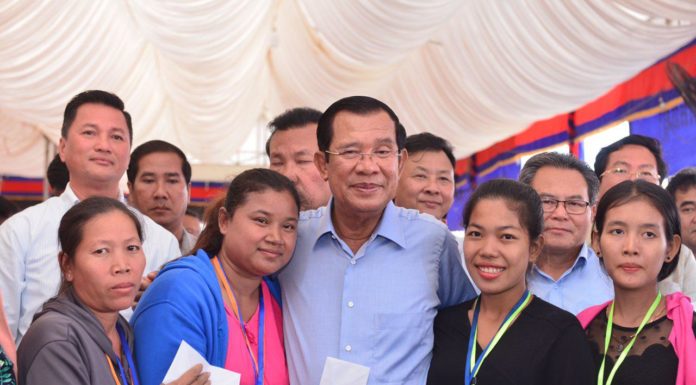 សម្តេចនាយករដ្ឋមន្រ្តី ហ៊ុន សែន អញ្ជើញជួបសំណេះសំណាលជាមួយបងប្អូនកម្មករ និយោជិតប្រមាណ ១៧.៩១២នាក់ នៅស្រុកកណ្តាលស្ទឹង