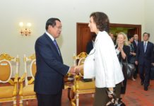សម្ដេចតេជោ ហ៊ុន សែន អញ្ជើញជួបពិភាក្សាការងារជាមួយអគ្គនាយិកាអង្គការយូណេស្កូ