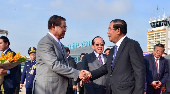 សម្តេចតេជោ ហ៊ុន សែន អញ្ជើញដឹកនាំគណៈប្រតិភូជាន់ខ្ពស់កម្ពុជា បំពេញទស្សនកិច្ចផ្លូវការនៅប្រទេសឡាវ