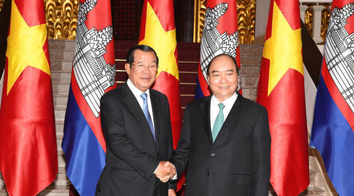 សម្តេចនាយករដ្ឋមន្រ្តី ហ៊ុន សែន អញ្ជើញចូលជួបសវនាការជាមួយនាយករដ្ឋមន្រ្តីវៀតណាម នៅទីក្រុងហាណូយ