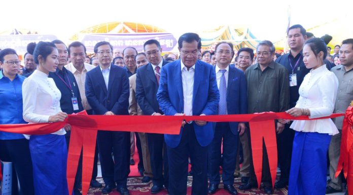 សម្តេចនាយករដ្ឋមន្រ្តី ហ៊ុន សែន អញ្ជើញកាត់ខ្សែបូសម្ពោធដាក់ឲ្យដំណើរការវារីអគ្គិសនីសេសានក្រោម២ នៅខេត្តស្ទឹងត្រែង