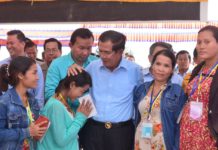 សម្តេចនាយករដ្ឋមន្រ្តី ហ៊ុន សែន អញ្ជើញជួបសំណេះសំណាលជាមួយបងប្អូនកម្មករ និយោជិតប្រមាណ ១៥.៦០៦នាក់ នៅខេត្តកណ្តាល និងខេត្តកំពង់ស្ពឺ