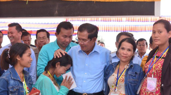 សម្តេចនាយករដ្ឋមន្រ្តី ហ៊ុន សែន អញ្ជើញជួបសំណេះសំណាលជាមួយបងប្អូនកម្មករ និយោជិតប្រមាណ ១៥.៦០៦នាក់ នៅខេត្តកណ្តាល និងខេត្តកំពង់ស្ពឺ
