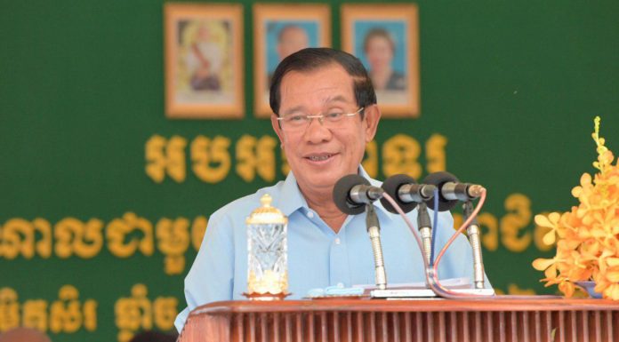 សម្តេចតេជោ ហ៊ុន សែន អញ្ជើញជួបសំណេះសំណាលជាមួយកូនក្មួយកម្មករជាងមួយម៉ឺននាក់នៅខេត្តកណ្តាល