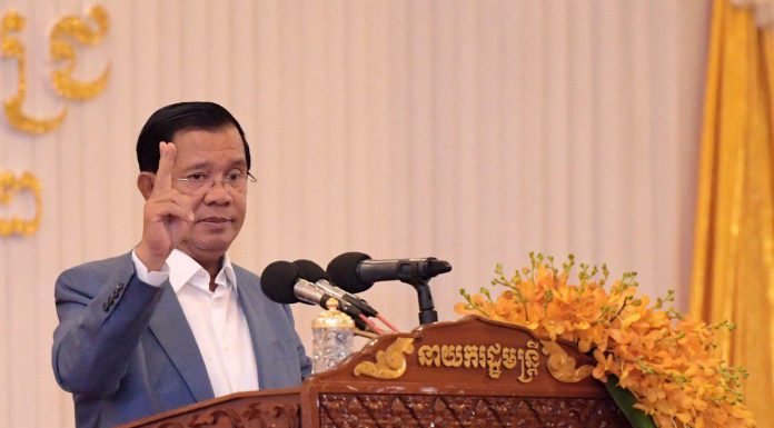 សម្ដេចតេជោនាយករដ្ឋមន្ត្រី ជំរុញឱ្យស្ថាប័នព័ត៌មាន ផលិតព័ត៌មានពិត លឿន និងច្រើនភាសា