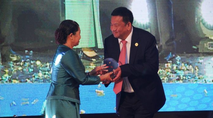 លោកជំទាវកិត្តិសង្គហបណ្ឌិត មែន សំអន អញ្ជើញចូលរួមសម្ពោធបើកជាផ្លូវការ សមាគមសហគ្រិនចិនជាំងស៊ូនៅកម្ពុជា