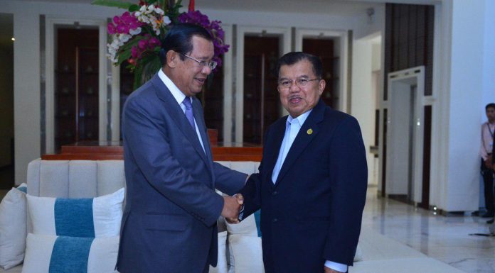 សម្តេចតេជោនាយករដ្ឋមន្ត្រីបានរម្លឹកថា ឥណ្ឌូណេស៊ីបានដើរតួនាទីយ៉ាងសំខាន់ ក្នុងការចូលរួមស្វែងរកសន្តិភាពរបស់កម្ពុជា