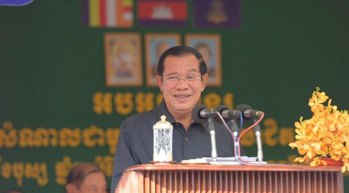 សម្តេចតេជោ ហ៊ុន សែន អញ្ជើញជួបសំណេះសំណាលជាមួយបងប្អូនកម្មករ កម្មការិនីជាង ១ម៉ឺននាក់នៅខេត្តកំពត