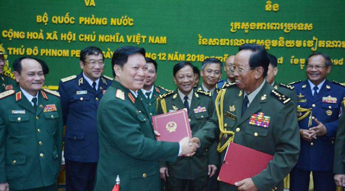 សម្តេចពិជ័យសេនា ទៀ បាញ់ ទទួលជួបគណៈប្រតិភូយោធាជាន់ខ្ពស់វៀតណាម