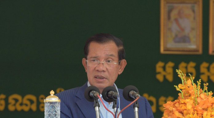 សម្តេចតេជោ ហ៊ុន សែន អញ្ជើញសំណេះសំណាលជាមួយបងប្អូនកម្មករ កម្មការិនីជាង១ម៉ឺននាក់នៅ ខេត្តកោះកុង