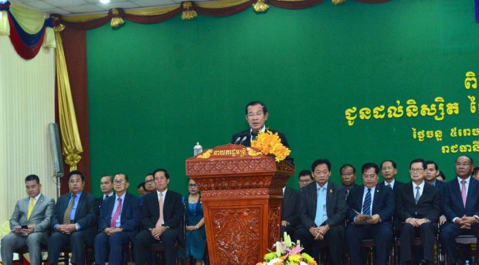 សម្តេចតេជោ ហ៊ុន សែន អញ្ជើញប្រគល់សញ្ញាបត្រដល់និស្សិត នៃសាកលវិទ្យាល័យភ្នំពេញអន្តរជាតិ (PPIU)