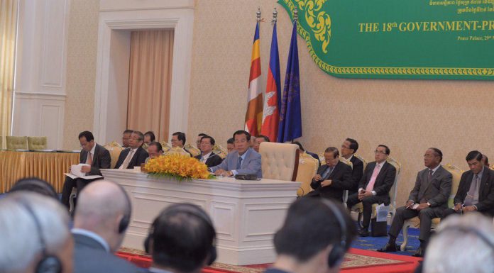 សម្តេចតេជោ ហ៊ុន សែន អញ្ជើញជាអធិបតីក្នុងវេទិការាជរដ្ឋាភិបាល-ផ្នែកឯកជន លើកទី១៨