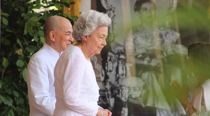 ព្រះករុណា ព្រះមហាក្សត្រ សព្វព្រះរាជហឫទ័យស្តេចយាងជាព្រះរាជាធិបតីដ៏ខ្ពង់ខ្ពស់បំផុត ក្នុងព្រះរាជពិធីថ្វាយមហាព្រះរាជកុសល ក្នុងឱកាសខួបទី១១៥ ព្រះវស្សាថ្ងៃប្រសូត នៃសម្ដេចព្រះមហាក្សត្រីយានី សុីសុវត្ថិ មុនីវង្ស កុសមៈ នារីរតន៍ សិរីវឌ្ឍនា