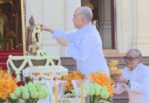 ព្រះរាជពិធីថ្វាយព្រះសុគន្ធវារីព្រះពុទ្ធរូប និងព្រះសង្ឃ និងថ្វាយព្រះសត្តប្បករណាភិធម្ម បង្សុកូល នៅព្រះទីនាំងហោអដ្ឋិក្នុងព្រះទីនាំងទេវាវិនិច្ឆ័យ