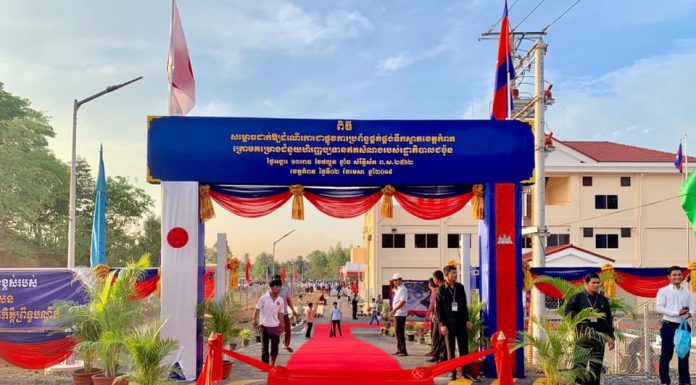 សម្តេចតេជោ ហ៊ុន សែន អញ្ជើសម្ពោធដាក់ឱ្យដំណើរការជាផ្លូវការប្រព័ន្ធផ្គត់ផ្គង់ទឹកស្អាតខេត្តកំពត