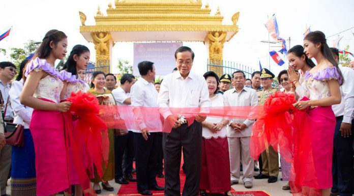 ឯកឧត្តមឧបនាយករដ្ឋមន្រ្តី ប៊ិន ឈិន អញ្ជើញសម្ពោធដាក់ឲ្យប្រើប្រាស់នូវសមទ្ធិផលនានា ក្នុងវត្តអង្គសិរិមាលី ស្ថិតនៅឃុំព្រៃខ្លា ស្រុកកោះអណ្ដែត
