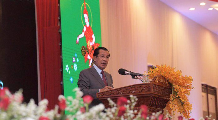 សម្ដេចតេជោនាយករដ្ឋមន្ត្រីអញ្ជើញជួបសំណេះសំណាល និងពិសាភោជនាហារជាមួយសមាគមសម្ព័ន្ធខ្មែរ-ចិន ប្រចាំឆ្នាំជាលើកទី៣