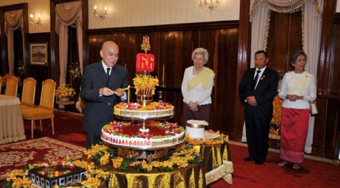 ថ្នាក់ដឹកនាំនៃស្ថាប័ននីតិបញ្ញត្តិ និងនិតិប្រតិបត្តិ អញ្ជើញចូលរួមព្រះរាជពិធីបុណ្យចម្រើនព្រះជន្ម ព្រះករុណា ព្រះមហាក្សត្រ នៅព្រះបរមរាជវាំង