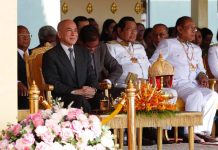 ព្រះករុណា ព្រះមហាក្សត្រសព្វព្រះហឫទ័យ ស្តេចយាងជាព្រះរាជធិបតី ដ៏ខ្ពង់ខ្ពស់បំផុត ក្នុងព្រះរាជពិធីច្រត់ព្រះនង្គ័ល នៅខេត្តតាកែវ