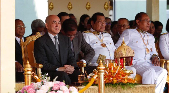 ព្រះករុណា ព្រះមហាក្សត្រសព្វព្រះហឫទ័យ ស្តេចយាងជាព្រះរាជធិបតី ដ៏ខ្ពង់ខ្ពស់បំផុត ក្នុងព្រះរាជពិធីច្រត់ព្រះនង្គ័ល នៅខេត្តតាកែវ