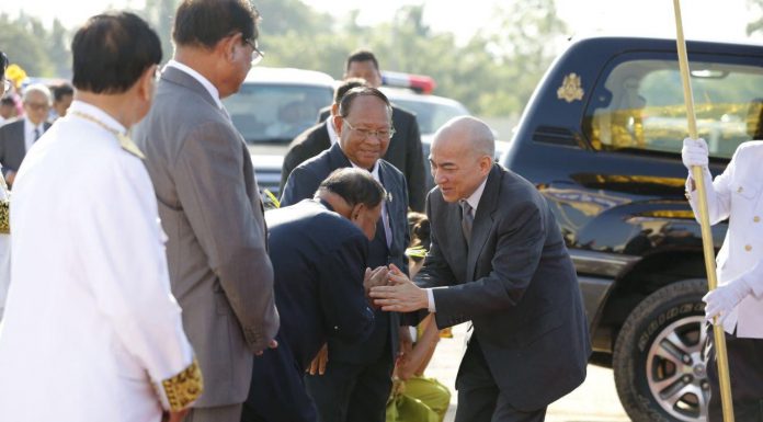 ព្រះករុណា ព្រះមហាក្សត្រ យាងជាព្រះរាជាធិបតី ព្រះរាជពិធីច្រត់ព្រះនង្គ័ល នៅខេត្តតាកែវ