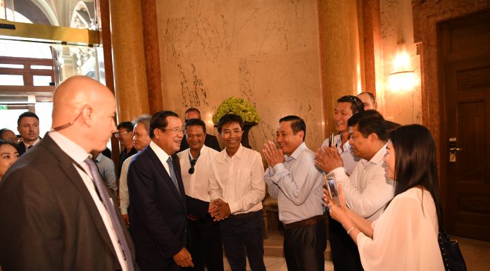 សម្តេចនាយករដ្ឋមន្រ្តី ហ៊ុន សែន អនុញ្ញាតឲ្យនិស្សិត និងអាណិកជនកម្ពុជា ដែលកំពុងសិក្សាថ្នាក់អាហារូបករណ៍ និងរស់នៅប្រទេសហុងគ្រី ចូលជួបសម្តែងការគួរសម