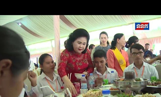 សម្តេចអគ្គមហាសេនាបតីតេជោ ហ៊ុន សែន អញ្ជើញសំណេះសំណាល ជាមួយលោកគ្រូ អ្នកគ្រូ និងកុមារពិការភ្នែក គ ថ្លង់នៃអង្គការគ្រួសារថ្មី