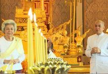 ព្រះមហាក្សត្រ និងសម្តេចម៉ែ ស្តេចយាងក្នុងព្រះរាជពិធីសិកទៀនវស្សាព្រះរាជទ្រព្យ ក្នុងព្រះបរមរាជវាំង