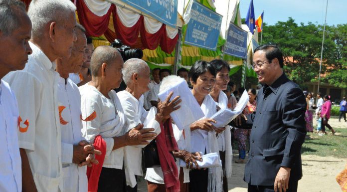 ឯកឧត្តមកិត្តិនីតិកោសលបណ្ឌិត ប៊ិន ឈិន អញ្ជើញជាអធិបតីសម្ពោធដាក់ឲ្យប្រើប្រាស់ជាផ្លូវការ ផ្លូវបេតុងអាមេរ ១ខ្សែ ប្រវែង១៧៨០០ម៉ែត្រ នៅខេត្តតាកែវ