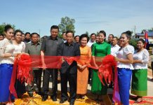 ឯកឧត្តមកិត្តិនីតិកោសលបណ្ឌិត ប៊ិន ឈិន អញ្ជើញជាអធិបតីសម្ពោធដាក់ឲ្យប្រើប្រាស់ជាផ្លូវការ ផ្លូវបេតុងអាមេរ ១ខ្សែ ប្រវែង១៧៨០០ម៉ែត្រ នៅខេត្តតាកែវ