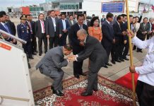 ព្រះករុណាព្រះមហាក្សត្រ និងសម្ដេចព្រះមហាក្សត្រី យាងទៅពិនិត្យ និងព្យាបាលព្រះរាជ សុខភាពនៅប្រទេសចិន