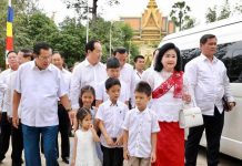 សម្ដេចតេជោ ហ៊ុន សែន ថ្លែងថា ការប្រារព្ធធ្វើពិធីបុណ្យតូច ធំ និងការអភិវឌ្ឍប្រទេសជាតិទៅបាន គឺអាស្រ័យដោយមានសុខសន្តិភាពពេញលេញ