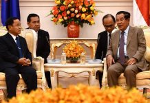 សម្តេចអគ្គមហាសេនាបតីតេជោ ហ៊ុន សែន ជួបសមាជិកការិយាល័យនយោបាយលេខាមជ្ឈឹមបក្សប្រទេសឡាវ