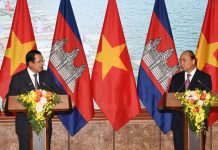 សម្ដេចតេជោ ហ៊ុន សែន និងនាយករដ្ឋមន្ត្រីវៀតណាម អញ្ជើញប្រកាសសេចក្តីថ្លែងការណ៍រួមស្ដីអំពីលទ្ធផលនៃដំណើរបំពេញទស្សនកិច្ច