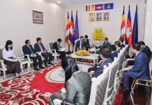 ឯកឧត្តមកិត្តិនីតិកោសលបណ្ឌិត ប៊ិន ឈិន ឧបនាយករដ្ឋមន្ត្រីប្រចាំការ រដ្ឋមន្ត្រីទទួលបន្ទុក ទីស្តីការគណៈរដ្ឋមន្ត្រី អនុញ្ញាតឲ្យឯកអគ្គរដ្ឋទូតថ្មីរបស់ប្រទេសជប៉ុនប្រចាំកម្ពុជា ជួបសម្តែងការគួរសម និងពិភាក្សាការងារ