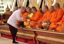 ព្រះករុណា ព្រះមហាក្សត្រ និងសម្តេចព្រះមហាក្សត្រី សព្វព្រះរាជហឫទ័យ យាងរៀបចំព្រះរាជពិធីថ្វាយមហាព្រះរាជកុសល ព្រះបរមរតនកោដ្ឋ ក្នុងគម្រប់ខួប ៧ឆ្នាំ នៃការយាងចូលទិវង្គត