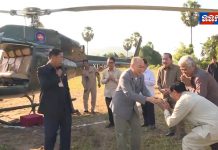 ព្រះករុណា ព្រះមហាក្សត្រយាងចែកព្រះរាជអំណោយដល់ប្រជារាស្រ្តក្រីក្រ នៅស្រុកកំពង់លែង ខេត្តកំពង់ឆ្នាំង