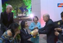 ព្រះករុណាព្រះមហាក្សត្រ សព្វព្រះរាជហឫទ័យស្តេចយាងជាព្រះរាជាធិបតី ដ៏ខ្ពង់ខ្ពស់បំផុត ក្នុងពិធីខួបគំរប់២០ឆ្នាំ នៃការបង្កើតហាងកាត់សម្លៀកបំពាក់ Ambre របស់លោកស្រី Khek Romyda
