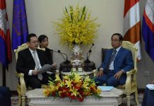ឯកឧត្តមកិត្តិនីតិកោសលបណ្ឌិត ប៊ិន ឈិន ឧបនាយករដ្ឋមន្ត្រីប្រចាំការ ទទួលជួបជាមួយគណៈប្រតិភូខេត្តយូណាន