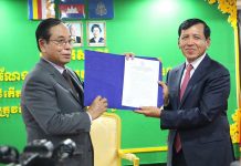 ឯកឧត្តមកិត្តិនីតិកោសល បណ្ឌិត ប៊ិន ឈិន អញ្ជើញជាអធិបតីក្នុងពិធីផ្ទេរ និងប្រកាសចូលកាន់តំណែងរដ្ឋមន្ត្រីក្រសួងមុខងារសាធារណៈ