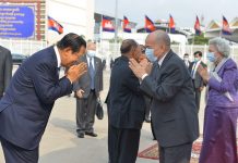 ព្រះករុណាព្រះមហាក្សត្រ និងសម្តេចម៉ែ ស្តេចយាងទៅពិនិត្យព្រះរាជសុខភាព នៅសាធារណរដ្ឋប្រជាមានិតចិន
