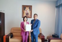 សម្ដេចតេជោហ៊ុន សែន ថ្លែងអំណរគុណ អគ្គនាយកក្រុមហ៊ុនអាកាសចរ Cambodia Airways ដែលក្រុមហ៊ុនឧបត្ថមការហោះហើរជាមនុស្សធម៌ចំនួន ០៣ ឝ្រឿង ដើម្បីដឹកជញ្ជូនម៉ាស និងបរិក្ខារពេទ្យជាអំណោយរបស់រាជរដ្ឋាភិបាលកម្ពុជា ទៅកាន់ប្រទេសមីយ៉ាន់ម៉ា