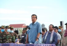 សម្ដេចតេជោ ហ៊ុន សែន អញ្ជើញសួរសុខទុក្ខ និងចែកអំណោយជូនប្រជាពលរដ្ឋរងគ្រោះដោយទឹកជំនន់ នៅខេត្តបន្ទាយមានជ័យ (គោលដៅទីមួយ ចំនួន៥០០០គ្រួសារ)