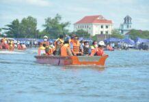 សម្ដេចនាយករដ្ឋមន្ត្រី ហ៊ុន សែន អញ្ជើញជួបសួរសុខទុក្ខ និងចែកអំណោយដល់ប្រជាពលរដ្ឋរងគ្រោះដោយជំនន់ទឹកភ្លៀងដល់លើផ្ទះ