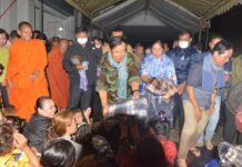 សម្តេចនាយករដ្ឋមន្ត្រី ហ៊ុន សែន អញ្ជើញចុះសួរសុខទុក្ខប្រជាពលរដ្ឋ ដែលត្រូវបានជម្លៀសពីជំនន់ទឹកភ្លៀង នៅខណ្ឌដង្កោ (ចំណុចទី២)