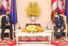 ឯកឧត្តមកិត្តិនីតិកោសលបណ្ឌិត ប៊ិន ឈិន ឧបនាយករដ្ឋមន្ត្រីប្រចាំការ រដ្ឋមន្ត្រីទទួលបន្ទុកទីស្តីការគណៈរដ្ឋមន្ត្រី ជួបពិភាក្សាការងារជាមួយឯកអគ្គរដ្ឋទូតអូស្ត្រាលីប្រចាំកម្ពុជា