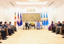 សម្តេចតេជោ ហ៊ុន សែន អញ្ជើញជួបពិភាក្សាការងារជាមួយសមាជិកការិយាល័យនយោបាយប្រចាំការ នៃគណៈលេខាមជ្ឈិមបក្សកុម្មុយនីស្តវៀតណាម